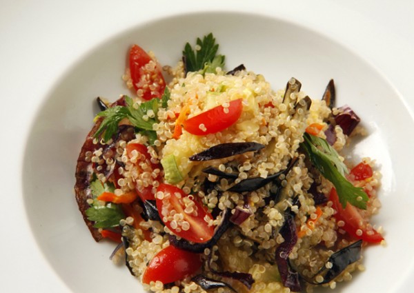 Salada De Quinoa Com Legumes Grelhados E Azeite De Ervas – Gastrolândia ...